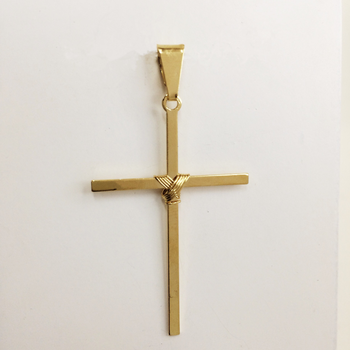 imagem Pingente Religioso de Cruz com detalhe de Amarra Banhado a Ouro 18k.