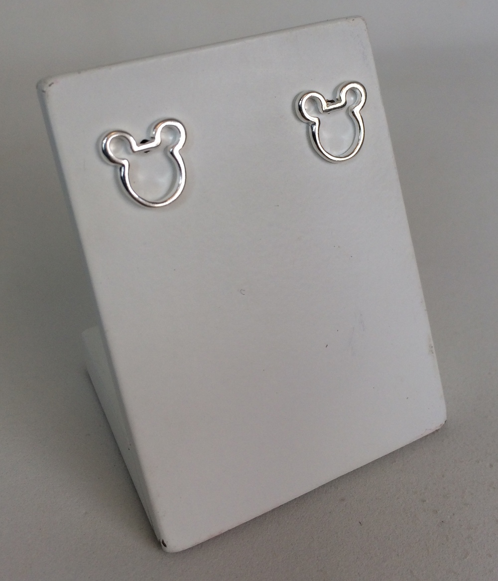 imagem Brinco Mickey Mouse Vazado 1cm em Prata 925.