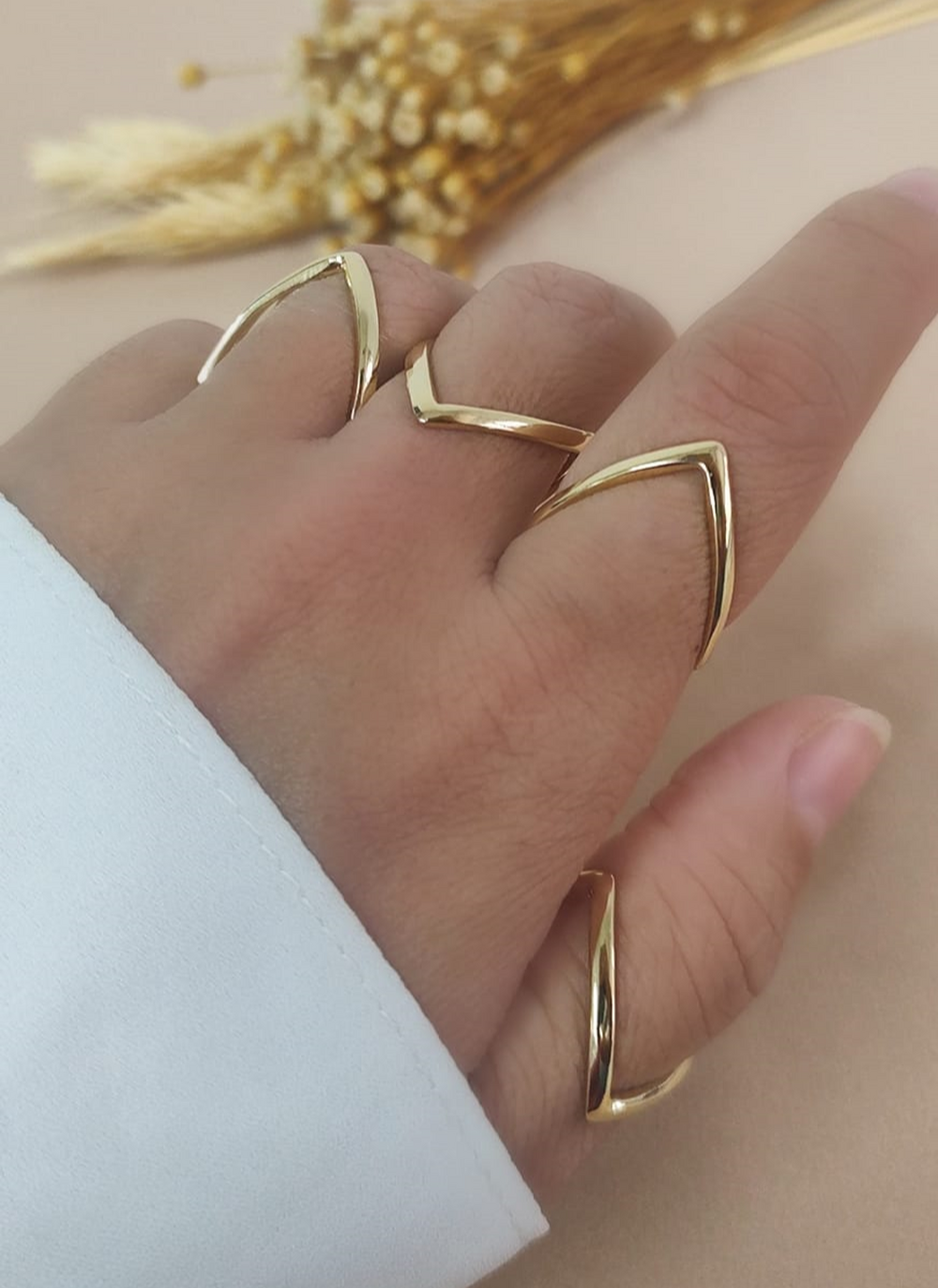imagem Anel boca de tubarão banhado a ouro 18k