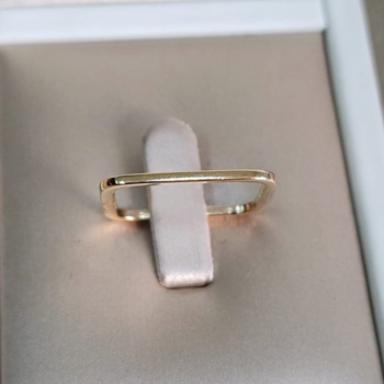 imagem Anel quadrado liso fino banhado a ouro 18k