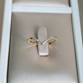 imagem Anel mulher maravilha 3 zircônias lateral banhado a ouro 18k